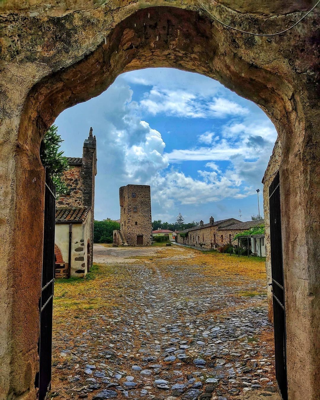 5 film, città e outfits per tuffarsi nell’estate italiana L'infinita ispirazione dell'estate italiana fra cinema, moda ed estetica mediterranea | Image 351270