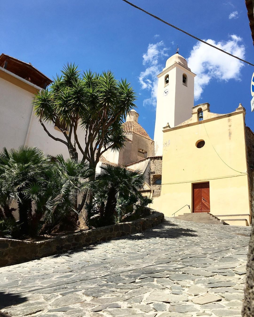 5 film, città e outfits per tuffarsi nell’estate italiana L'infinita ispirazione dell'estate italiana fra cinema, moda ed estetica mediterranea | Image 351264