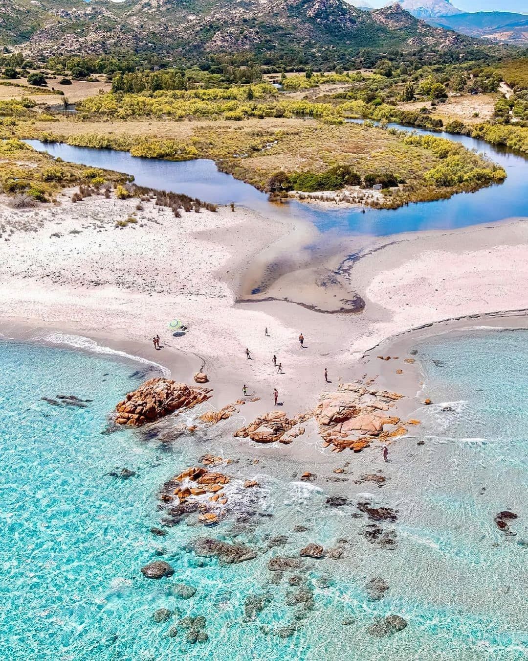 5 film, città e outfits per tuffarsi nell’estate italiana L'infinita ispirazione dell'estate italiana fra cinema, moda ed estetica mediterranea | Image 351263