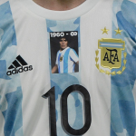 La maglia celebrativa dell'Argentina dedicata a Maradona