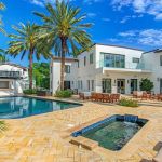 La nuova mega villa di JLo e Ben Affleck a Miami Un paradiso affacciato sull’oceano da 130 mila dollari al mese