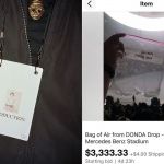 Il resell del nuovo merch di Kanye West è esploso Siete pronti a spendere 3000$ per una busta di plastica?
