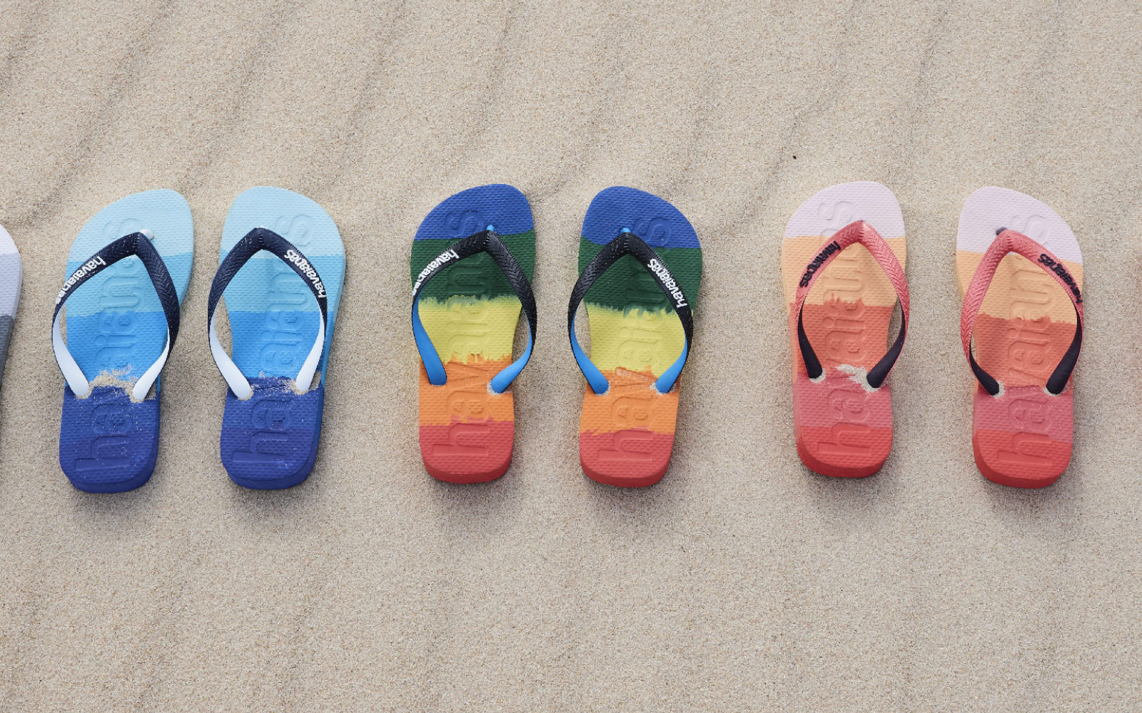 I colori dell’estate esplodono per la collezione Logomania di Havaianas Cinque nuovi modelli di flip-flop, tutti ispirati alle sfumature della spiaggia brasiliana