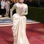 I migliori fashion moments nella storia del Met Gala Da Lady Gaga in hot pink a Rihanna in versione Papessa | Image 450476
