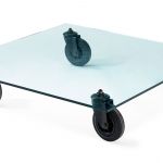 10 tavoli che hanno fatto la storia del design italiano Per favore, usate un sottobicchiere | Image 369892