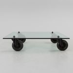 10 tavoli che hanno fatto la storia del design italiano Per favore, usate un sottobicchiere | Image 369890