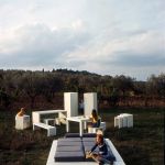 10 tavoli che hanno fatto la storia del design italiano Per favore, usate un sottobicchiere | Image 369909