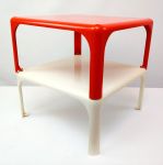 10 tavoli che hanno fatto la storia del design italiano Per favore, usate un sottobicchiere | Image 369920
