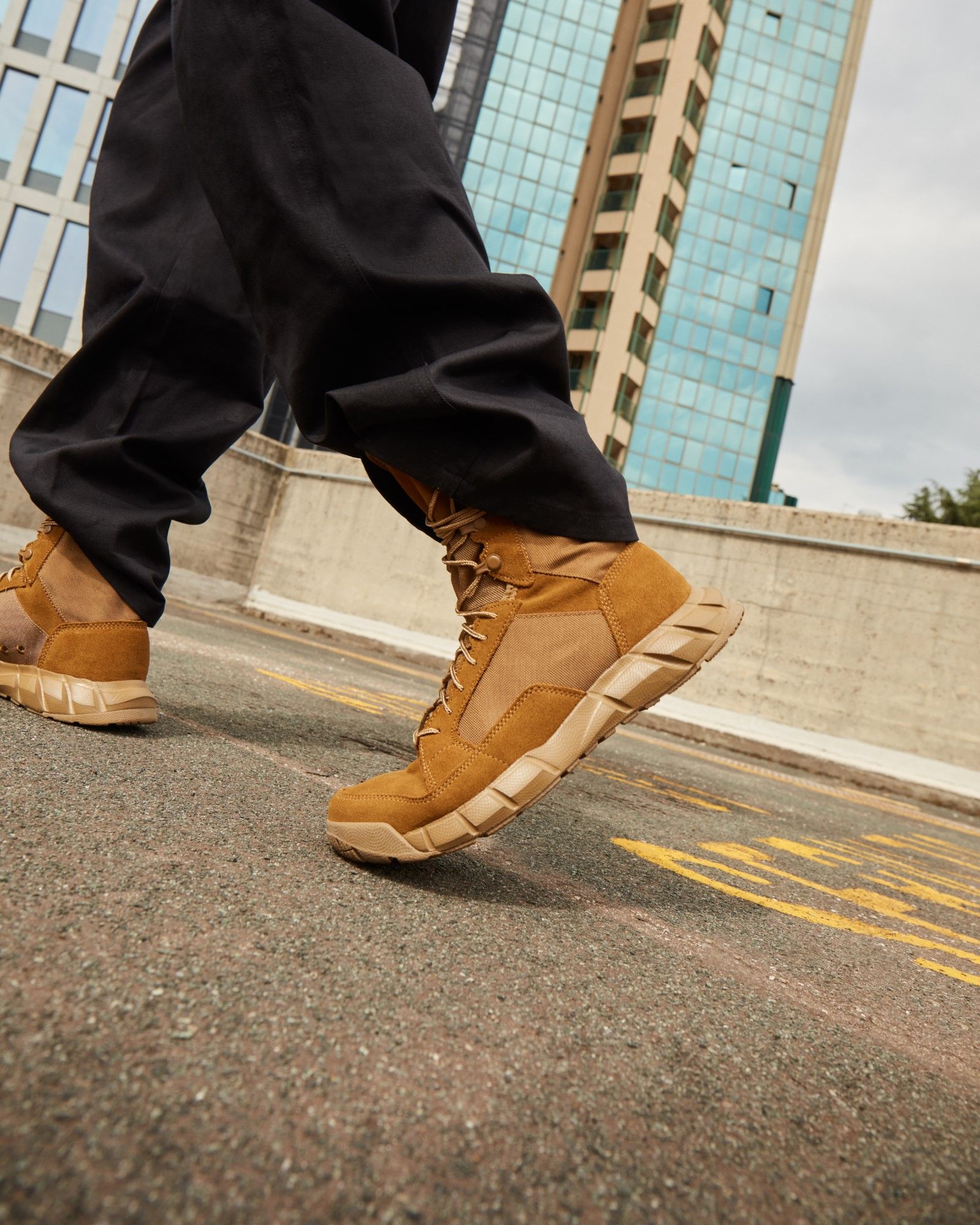 個人装備 OAKLEY COYOTE BOOT US10 28cm Amazon.com: Oakley Coyote Leather Brown Boot, High-Profile