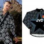 La collezione di Moschino ispirata alla maglia dell'Arsenal del 1994-95 L'azienda italiana ha ridato vita all'iconico pattern della maglia da portiere dei Gunners in una collezione
