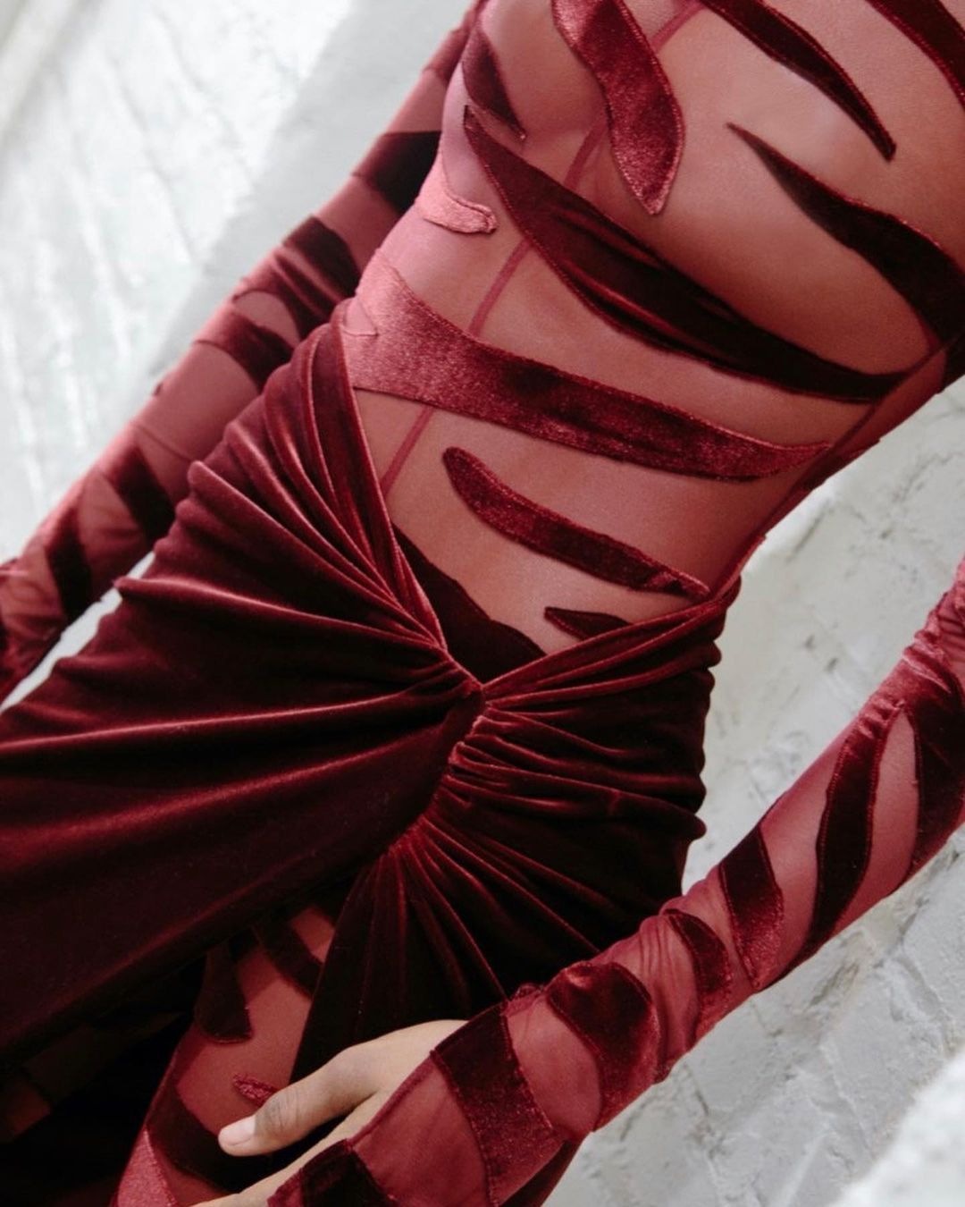 Come ricreare un outfit rosso non banale per Natale Tocco di colore, total-look o abito statement? | Image 390753