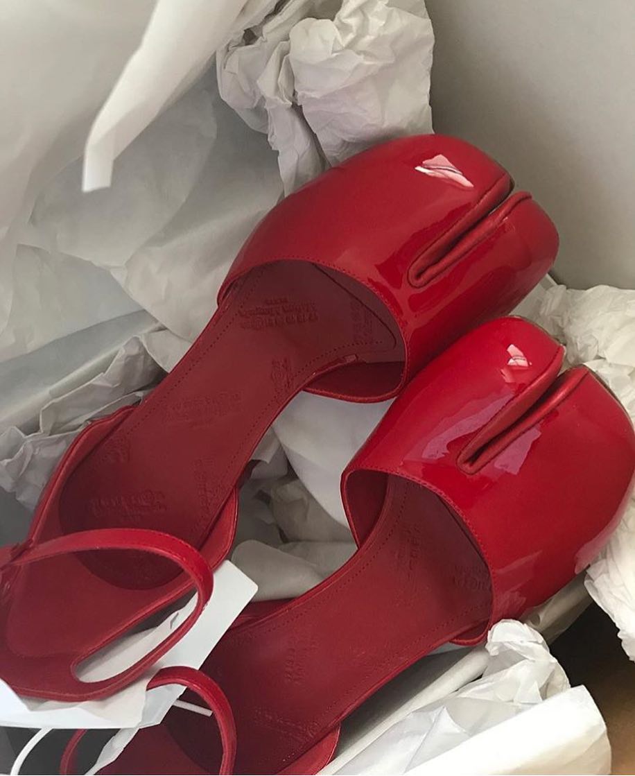 Come ricreare un outfit rosso non banale per Natale Tocco di colore, total-look o abito statement? | Image 390837