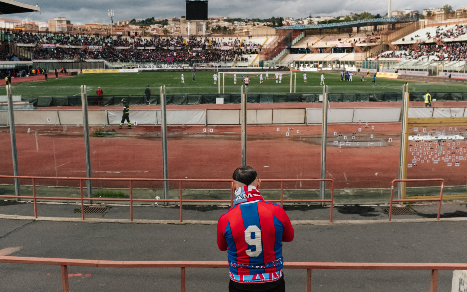 The derby between Catania and Palermo is a derby that goes beyond the category We went to the Massimino stadium in Catania to watch the match accompanied by Marco Biagianti