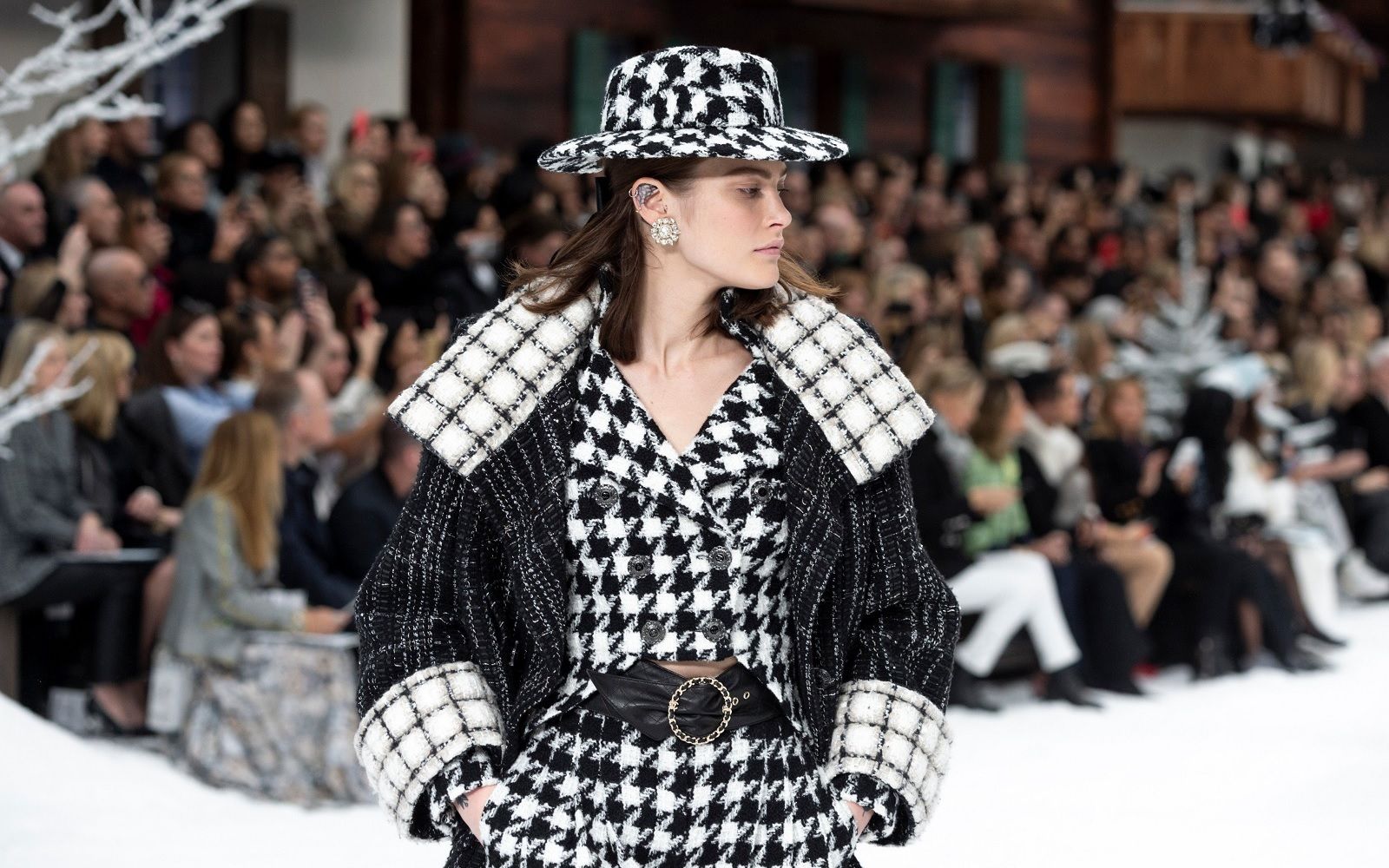 Stars hit catwalk for final Karl Lagerfeld Chanel show