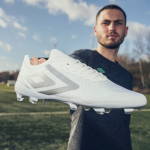 Umbro ha presentato una nuova colorway delle Velocita Pro Per andare sempre più veloce