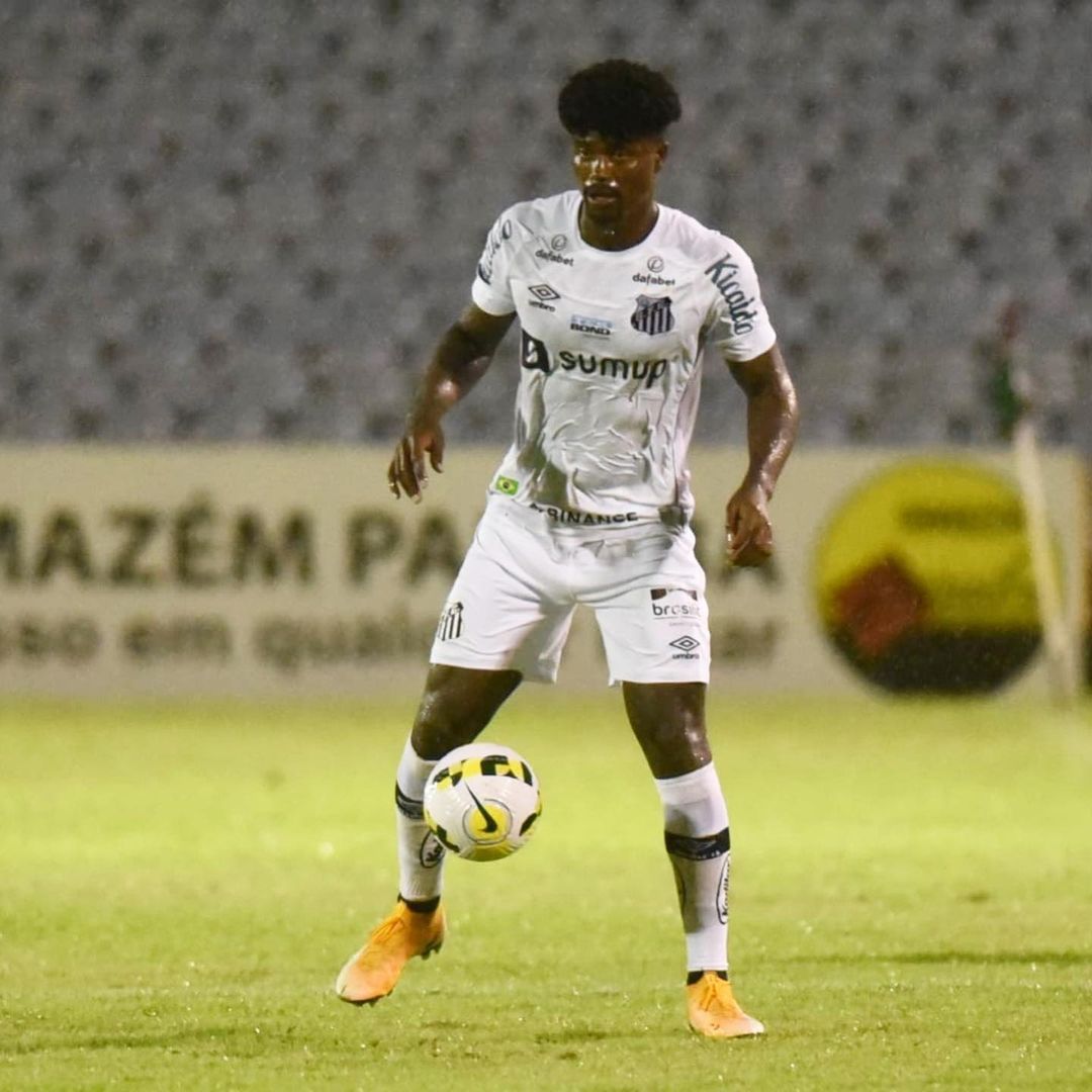 Santos played with two different kits in the same match