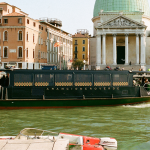 Il Venezia Fc ha personalizzato i vaporetti della città con i suoi colori Un takeover per affermare ancora una volta il legame tra la città e la squadra lagunare