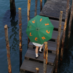 La mini capsule del Venezia per tifare anche sotto la pioggia Intitolata Rain Collection, presenta quattro diversi item ma il vero protagonista è l'ombrello