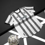 La nuova maglia della Juventus firmata adidas per la stagione 2022/23 L’Allianz Stadium è l’ispirazione del nuovo Home Kit
