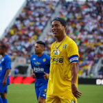 Tutti i volti di The Beautiful Game Siamo stati alla prima partita tra le squadre formate da Ronaldinho e Roberto Carlos