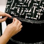 Quanto tempo serve per creare un abito Couture? Dalle 500 ore di Schiapparelli alle 7500 di Balenciaga