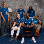 La nuova maglia del Chelsea firmata da Nike per la stagione 2022/23 Per un anno di grandi cambiamenti, i Blues tornano alle origini della propria storia omaggiando una delle figure chiave del club