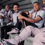 Jordan torna sulla maglia away del Paris Saint-Germain nella stagione 2022/23 Un kit molto minimale che gioca con i toni del grigio e del nero