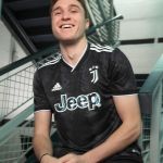 Juventus' away jersey dedicated to night games