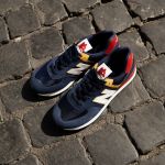 The New Balance 574 dedicated to AS Roma After last year's success, this time the Boston brand chose navy blue and the Gratton's Lupetto