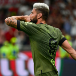Ossigenati e platinati, la particolare moda dei calciatori Nel corso degli anni, sono stati tanti i calciatori e presentati in campo con capigliature ossigenate e platinate