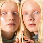 Le 5 tendenze beauty avvistate alla Milano Fashion Week Le labbra tornano finalmente protagoniste. Insieme a lunghezze da urlo tra i capelli