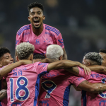 Perché in Brasile si gioca con le maglie rosa? Come il mese per la prevenzione al tumore al seno ha modificato l’estetica del campionato