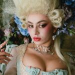 L'immortale influenza dell'estetica di Maria Antonietta Alla corte di Versailles la vanità aristocratica dei tempi ci dimostra tutt'ora che abiti e capelli sono simboli di potere