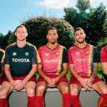 La collaborazione AS Roma x Aries x New Balance in vista del Derby Comprese le maglie da gioco che accompagneranno i giallorossi nella loro tournée giapponese