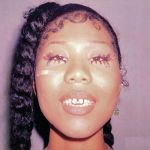 Sono tornati di moda i gioielli ai denti I grills e i tooth gems tipici dell'estetica Y2K sono sempre più popolari