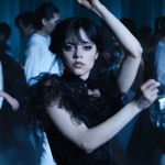Tutti pazzi per Mercoledì: la serie batte il record di views di Stranger Things Jenna Ortega e Tim Burton conquistano il pubblico e diventa la serie più vista nella prima settimana di streaming su Netflix
