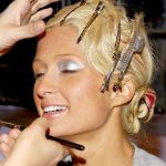 Frosty make-up: il trend effetto ghiaccio per questo inverno Direttamente dagli anni ’90, tutti i segreti per replicare il trucco