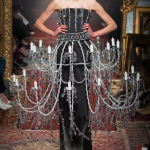 Quando la moda è di vetro Il vetro come strumento narrativo e creativo di alcuni dei designer più celebri | Image 434855