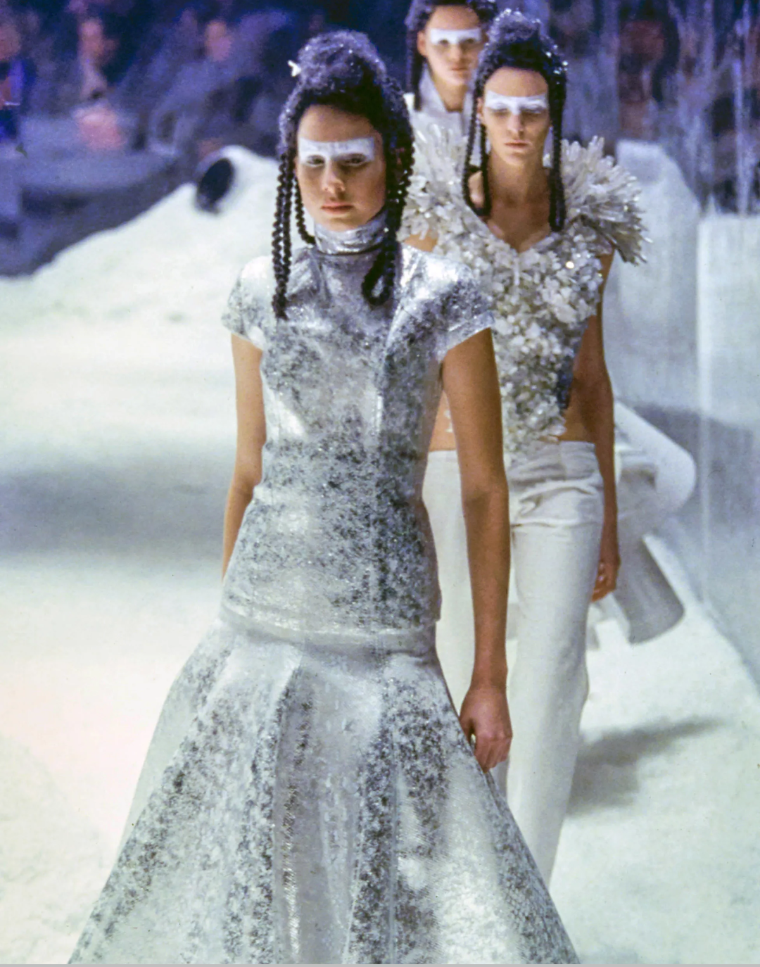 I migliori fashion show ambientati sulla neve Tra ghiacciai alienanti, teche di vetro e paesaggi ad alta quota