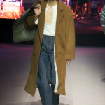 Gucci coi piedi per terra Nel primo show post-Alessandro Michele, il brand prova a ritrovare il suo centro | Image 436299