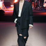 Gucci coi piedi per terra Nel primo show post-Alessandro Michele, il brand prova a ritrovare il suo centro | Image 436292