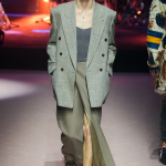 Gucci coi piedi per terra Nel primo show post-Alessandro Michele, il brand prova a ritrovare il suo centro | Image 436287