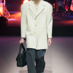 Gucci coi piedi per terra Nel primo show post-Alessandro Michele, il brand prova a ritrovare il suo centro | Image 436281