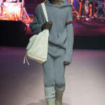 Gucci coi piedi per terra Nel primo show post-Alessandro Michele, il brand prova a ritrovare il suo centro | Image 436273