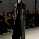 La quieta grandiosità di Saint Laurent Anthony Vaccarello, vestimi l’anima | Image 436675