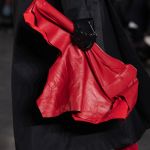 La sfilata di Parigi che ha rifatto il look di “American Psycho” Dopo quelli di Laclos e Baudelaire, Louis-Gabriel Nouchi si è ispirato a Bret Easton Ellis | Image 436773