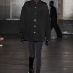 La sfilata di Parigi che ha rifatto il look di “American Psycho” Dopo quelli di Laclos e Baudelaire, Louis-Gabriel Nouchi si è ispirato a Bret Easton Ellis | Image 436811