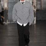 La sfilata di Parigi che ha rifatto il look di “American Psycho” Dopo quelli di Laclos e Baudelaire, Louis-Gabriel Nouchi si è ispirato a Bret Easton Ellis | Image 436807