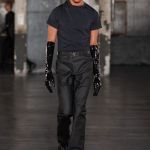 La sfilata di Parigi che ha rifatto il look di “American Psycho” Dopo quelli di Laclos e Baudelaire, Louis-Gabriel Nouchi si è ispirato a Bret Easton Ellis | Image 436798