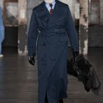 La sfilata di Parigi che ha rifatto il look di “American Psycho” Dopo quelli di Laclos e Baudelaire, Louis-Gabriel Nouchi si è ispirato a Bret Easton Ellis | Image 436796